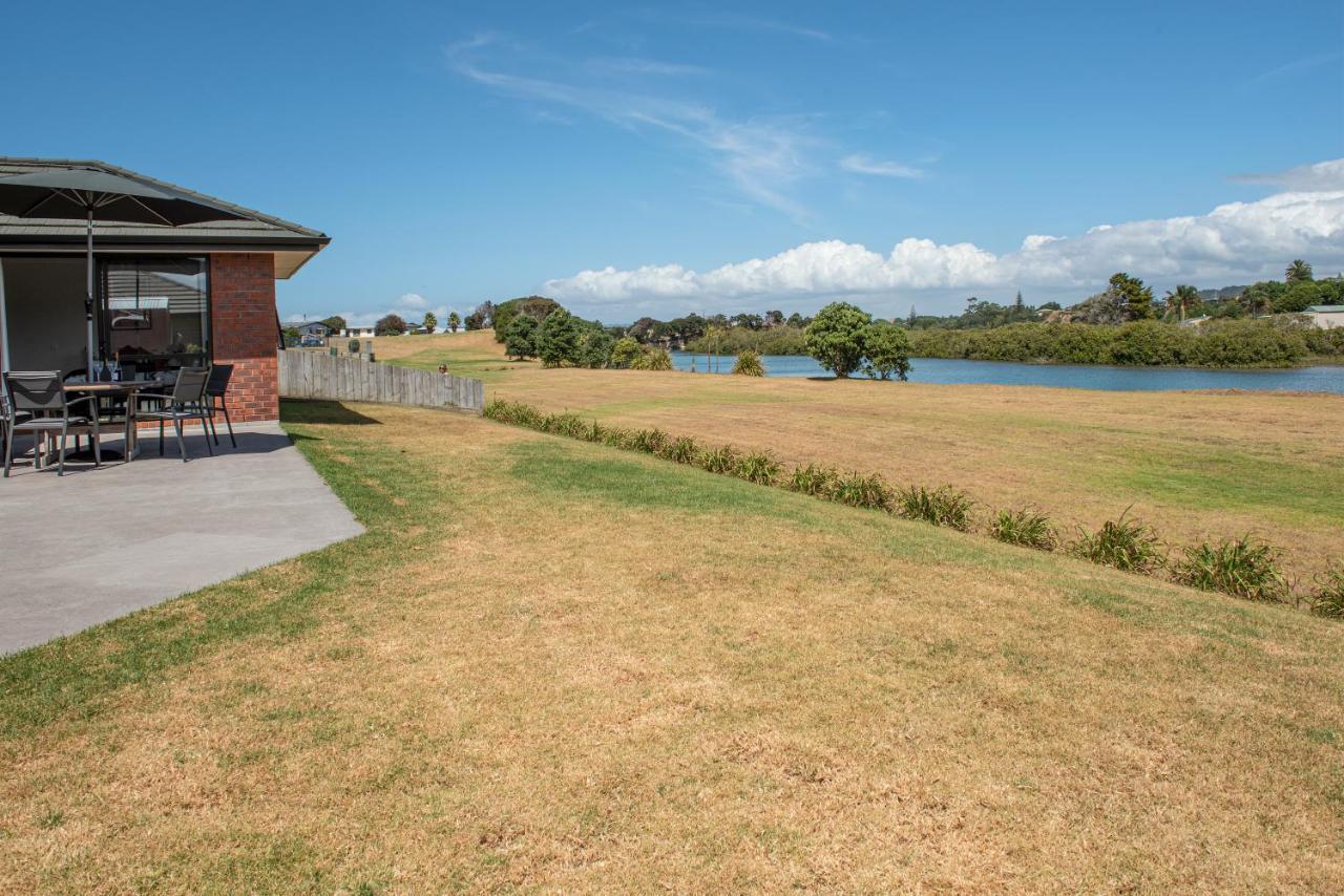The Waterfront Ruakaka - Ruakaka Holiday Home Extérieur photo
